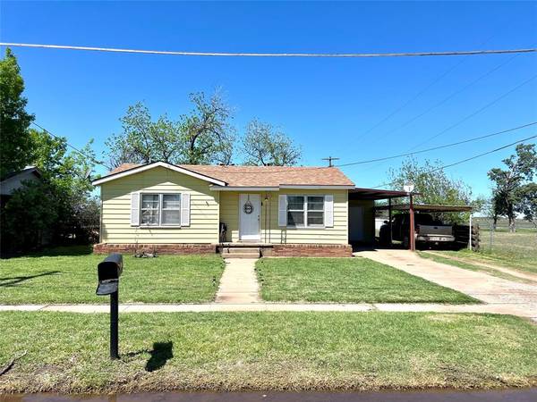 1041 N 3rd Avenue,  Munday,  TX 76371