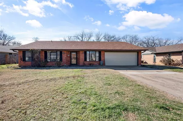 8917 Mahan Drive, Benbrook, TX 76116