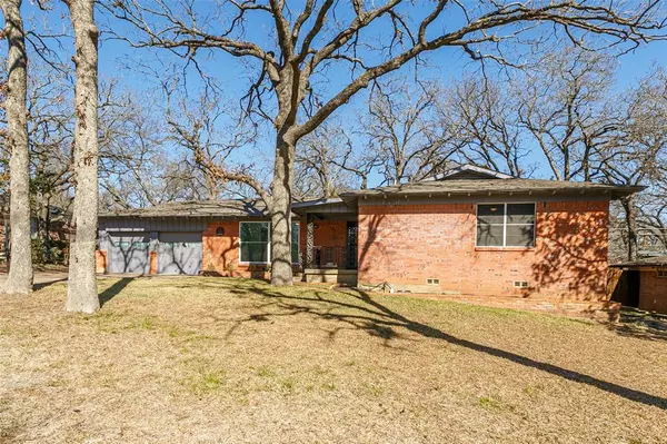 Hurst, TX 76053,604 Oakwood Avenue