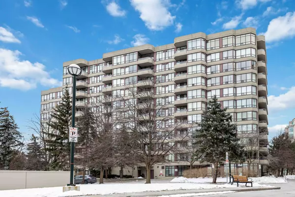 81 Townsgate DR #412, Vaughan, ON L4J 8E6