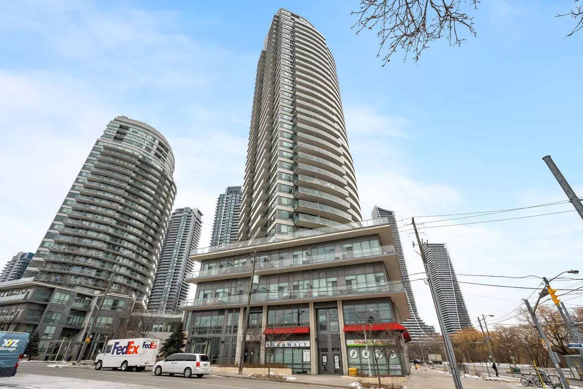 Toronto W06, ON M8V 1A5,2240 Lake Shore BLVD W #605