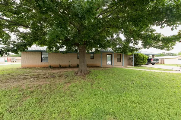 816 N Archer, Henrietta, TX 76365