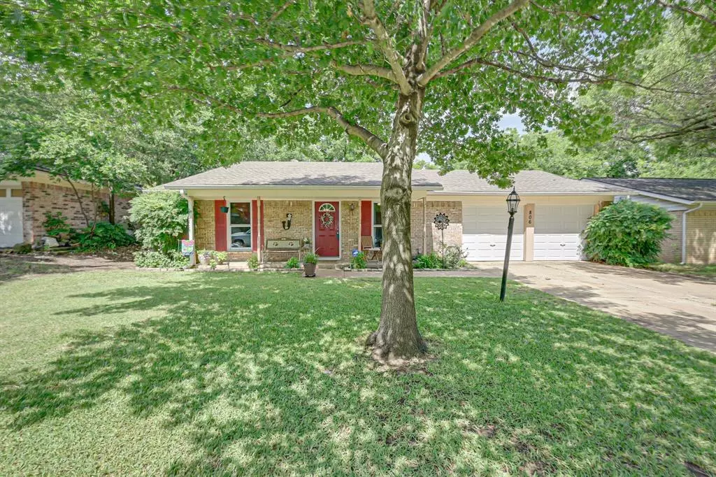 Arlington, TX 76012,806 Monticello Court