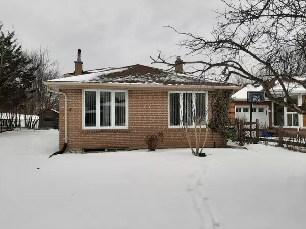 4 Aurora Heights DR, Aurora, ON L4G 2W4