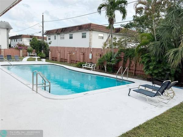 Pompano Beach, FL 33060,230 SW 1st St  #G-8