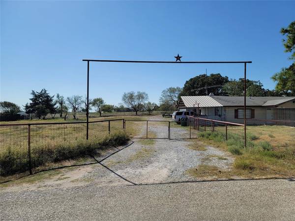 407 County Road 3330, Bridgeport, TX 76426