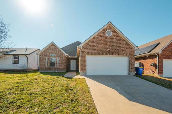 8425 Whitney Drive, White Settlement, TX 76108