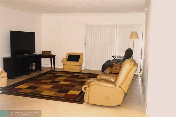 Boca Raton, FL 33486,912 SW 9th Street Cir  #102