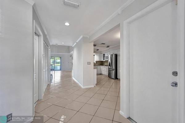 Boca Raton, FL 33496,9203 Boca Gardens Cir  #B