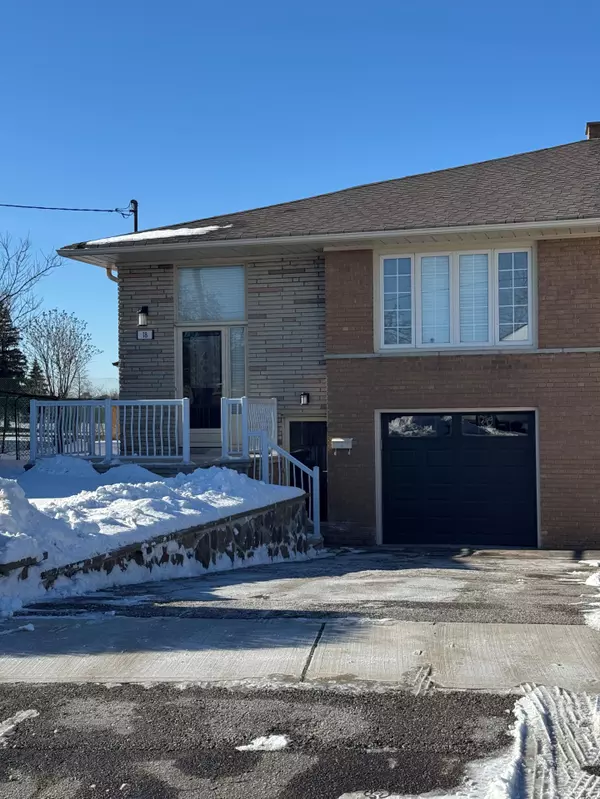 18 Watney CRES, Toronto W05, ON M3L 2C9