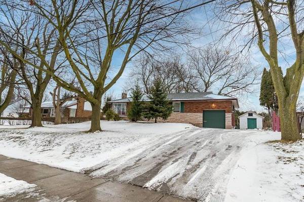 68 Raymal RD E #Basement, Hamilton, ON L9B 1C1