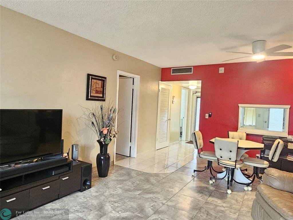 Hallandale Beach, FL 33009,1350 Atlantic Shores Blvd  #303