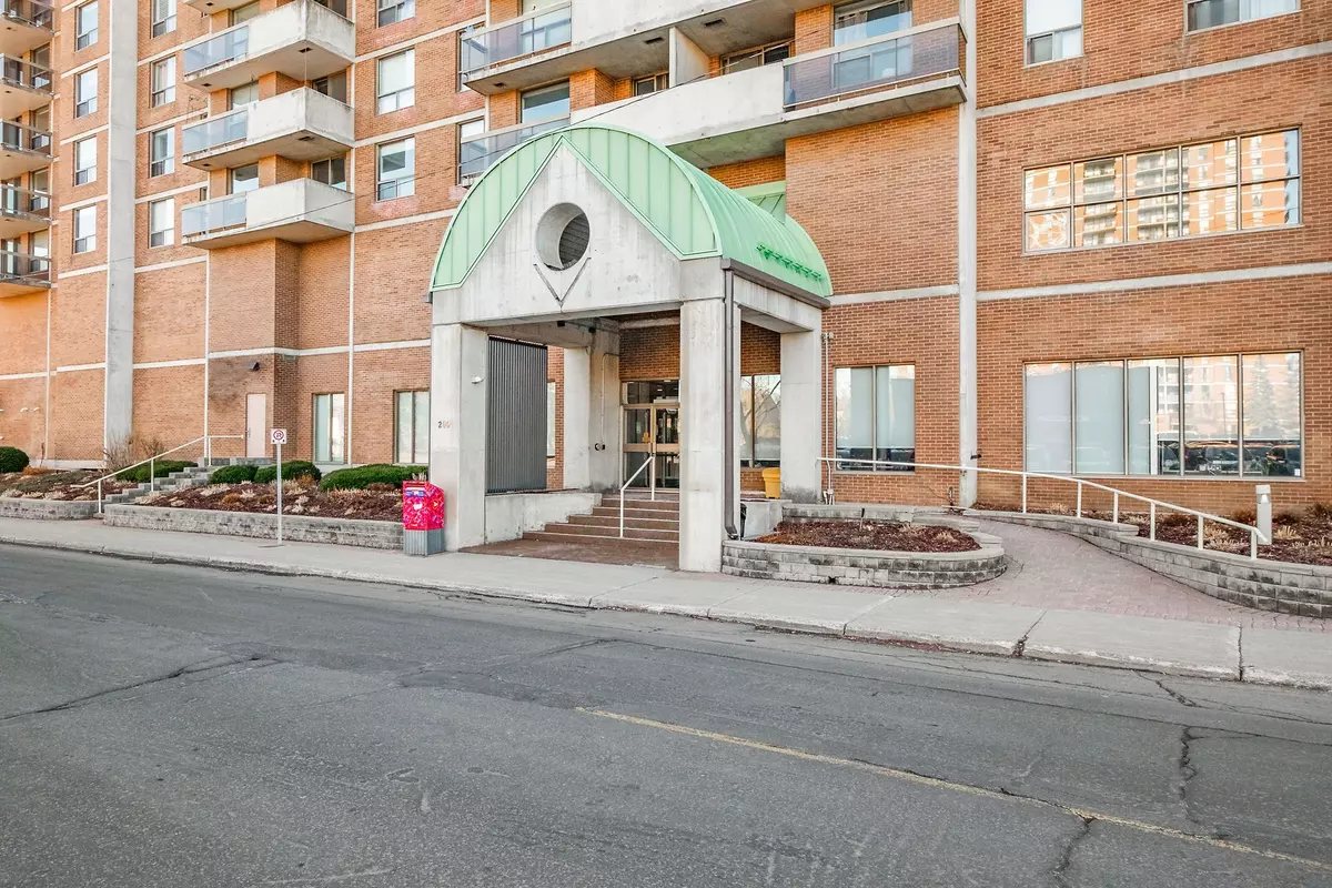 Vanier And Kingsview Park, ON K1L 8K8,200 Lafontaine AVE #305