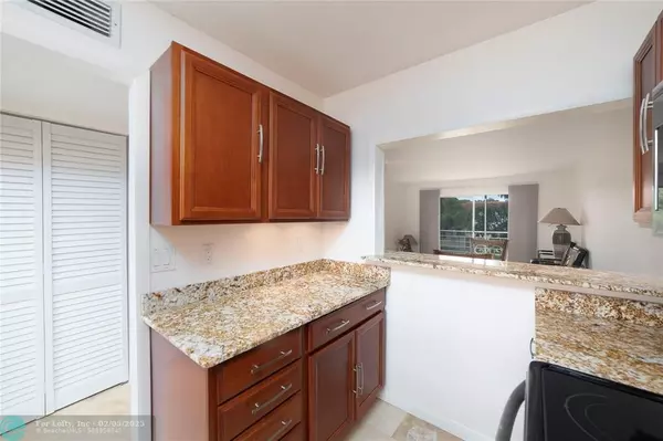 Sunrise, FL 33322,8891 Sunrise Lakes Blvd  #311