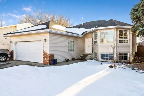 111 Strathaven CRES, Strathmore, AB T1P 1M2