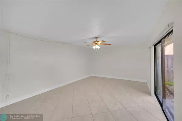 Palm Springs, FL 33461,128 Lake Arbor Dr  #128