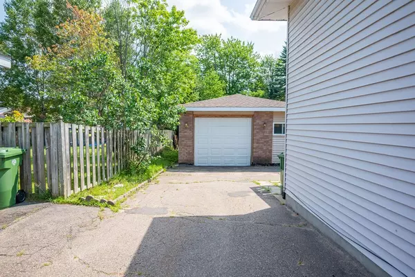 Petawawa, ON K8H 3L3,8 Craig PL