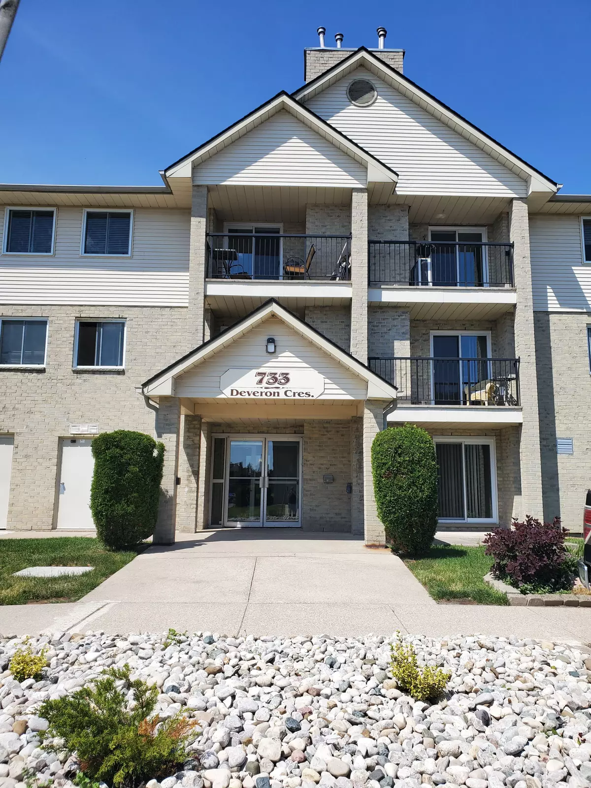 London, ON N5Z 4X7,733 Deveron CRES #303