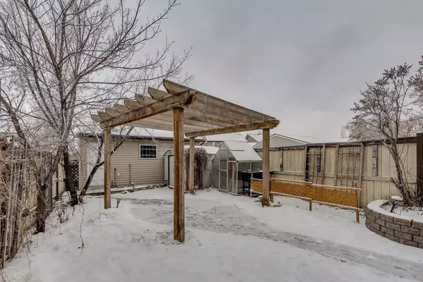 Calgary, AB T2C4V9,129 Elgin PL Southeast