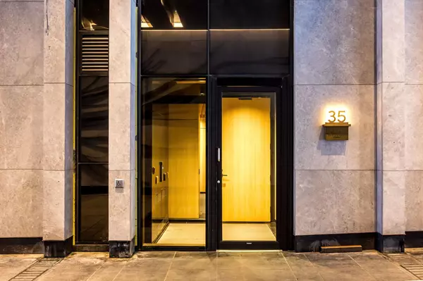 35 Mercer ST #2912, Toronto C01, ON M5V 0V1