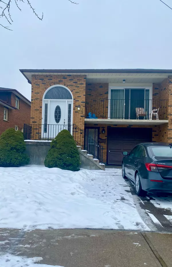 93 Antigua RD, Mississauga, ON L5B 2T8