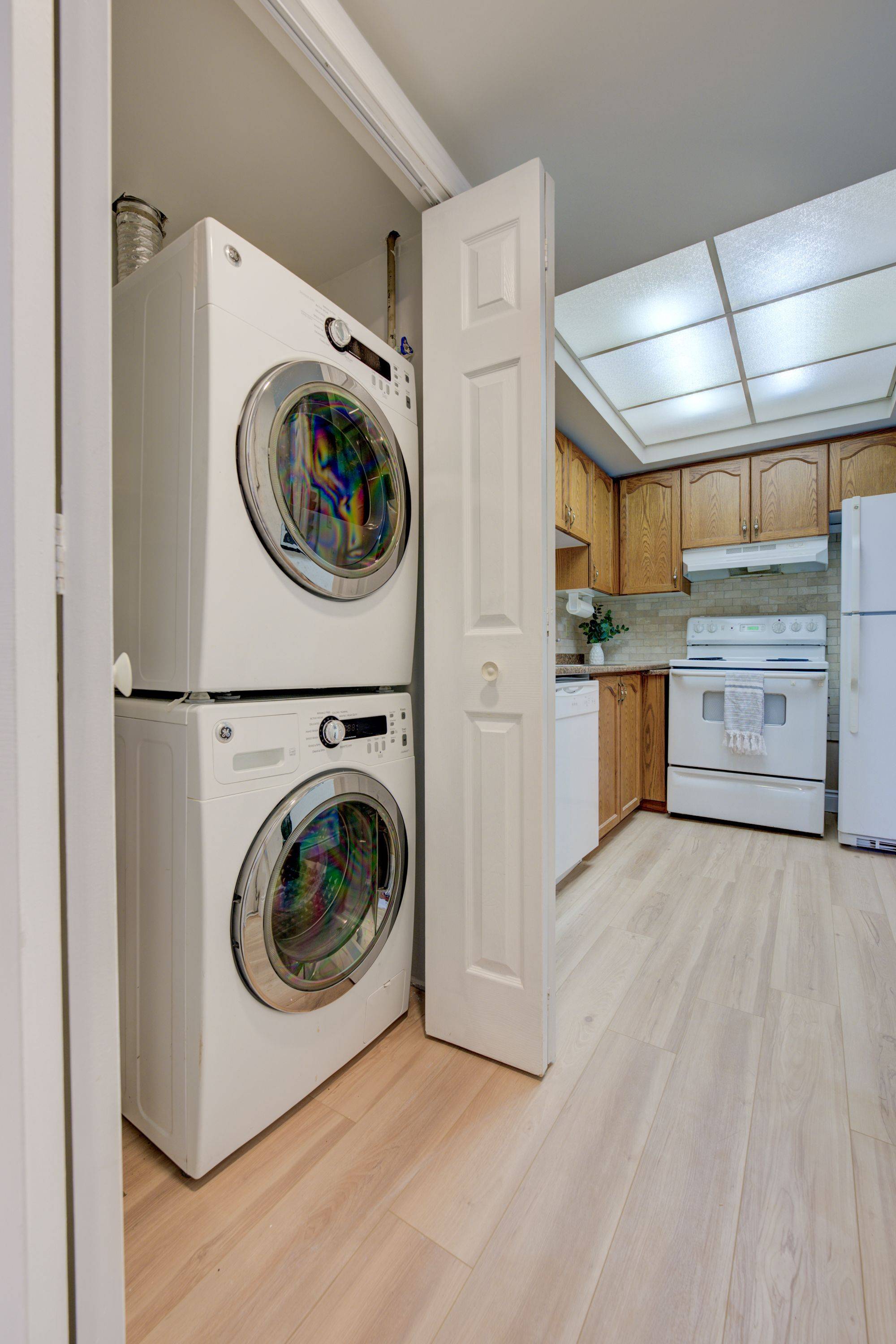 Kitchener, ON N2A 4A4,3267 King ST E #108