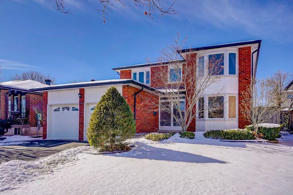 Pickering, ON L1W 3M5,528 Mcleod CRES