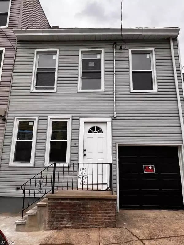 145 Mill St, Paterson City, NJ 07501