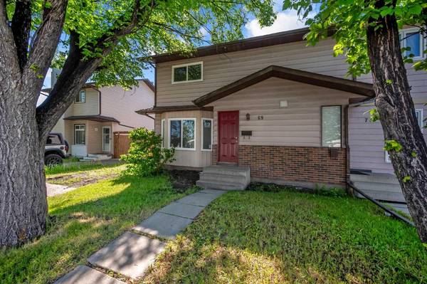 69 Castleglen RD NE, Calgary, AB T3J 1P2