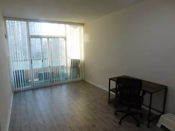 Mississauga, ON L5B 1P2,3504 Hurontario ST #316