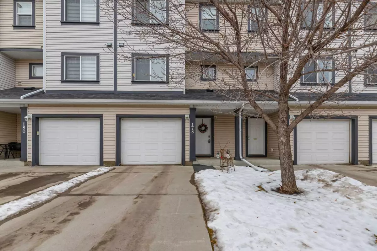 Calgary, AB T2Y 5B3,178 Everhollow HTS SW