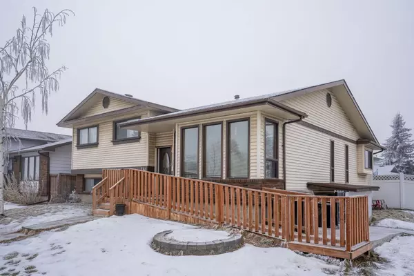 Calgary, AB T1Y 5M9,163 Templeby DR NE