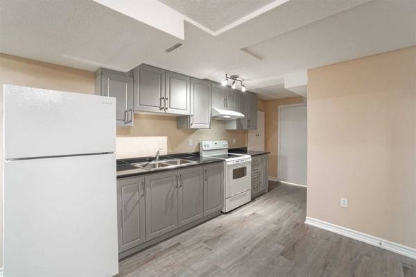 Mississauga, ON L5W 1X2,7177 Village WALK