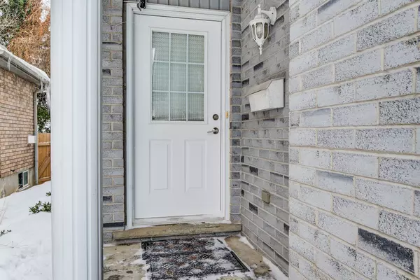 Kitchener, ON N2E 3P8,61 Bush Clover CRES