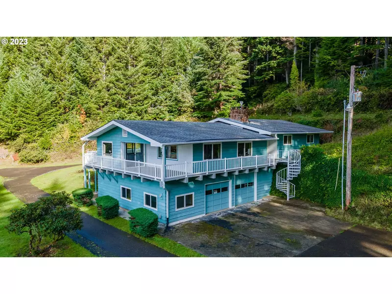 68950 SAINT DENNIS RD, North Bend, OR 97459