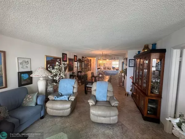 Pompano Beach, FL 33062,1051 Hillsboro Mile  #907E