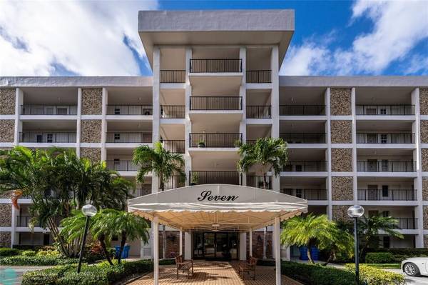 2801 N Palm Aire Dr  #205,  Pompano Beach,  FL 33069