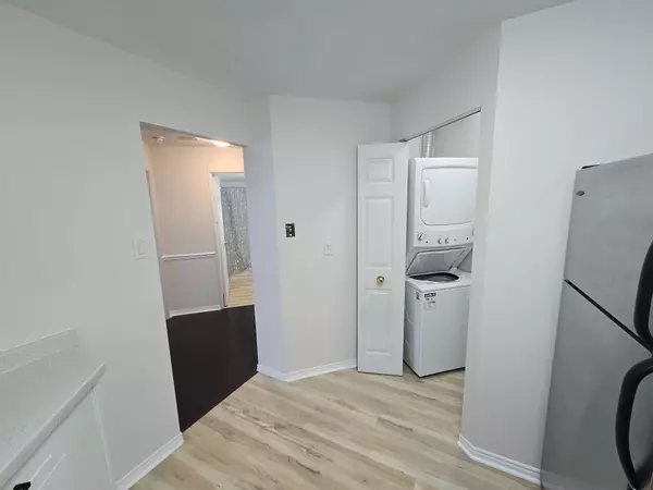 Mississauga, ON L5R 1Y2,50 Kingsbridge Garden CIR #1807