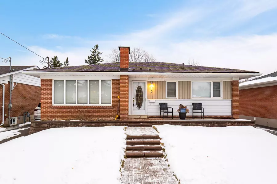 5 Sterne AVE, Brampton, ON L6W 2Y3