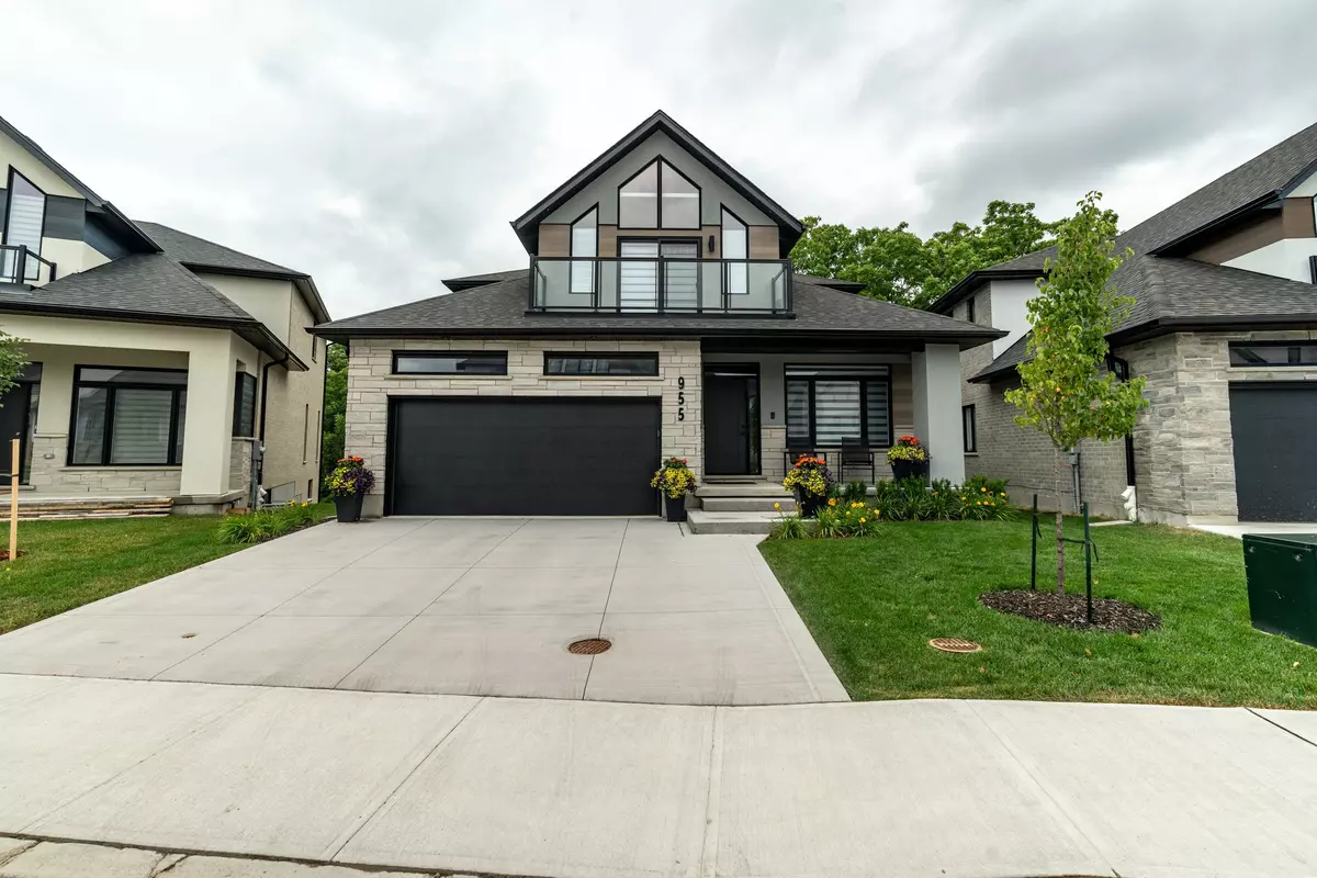 Kitchener, ON N2P 0K5,955 Stonecliffe WALK #13