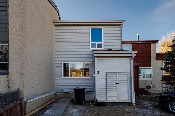 Calgary, AB T2A 5N4,9 Penworth Close Southeast