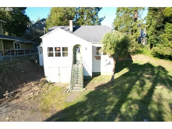 1217 W MARINE DR, Astoria, OR 97103