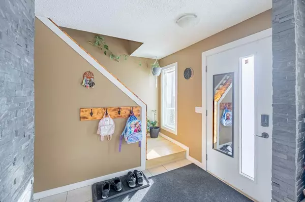 Calgary, AB T2A 6S3,88 Abingdon CRES Northeast