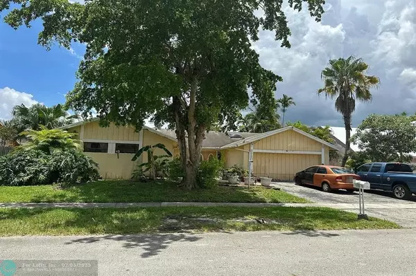 6920 NW 45th St, Lauderhill, FL 33319