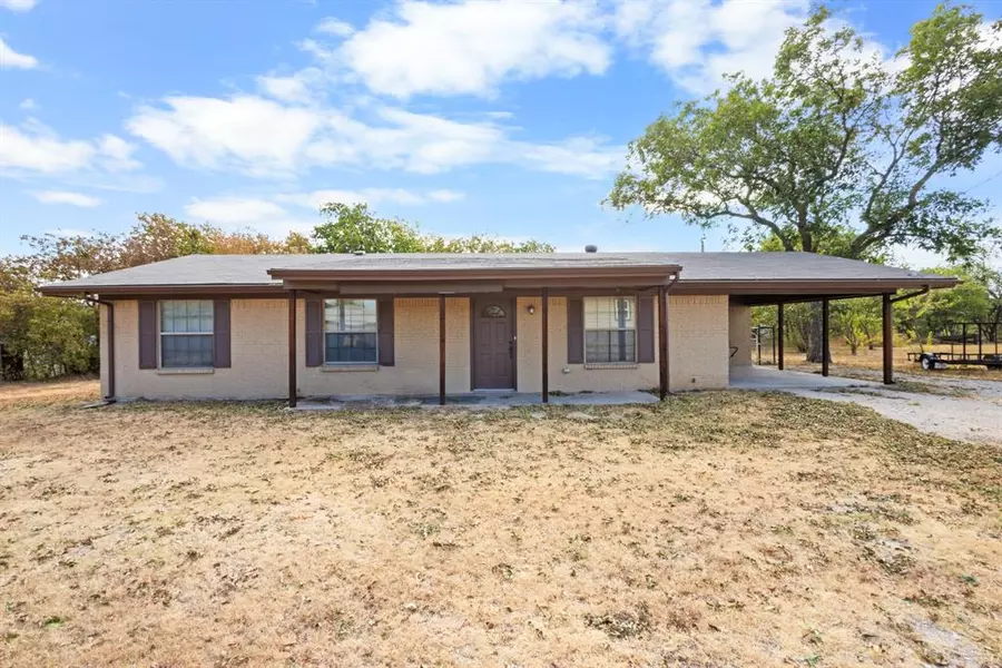 1004 N Cates Street, Decatur, TX 76234