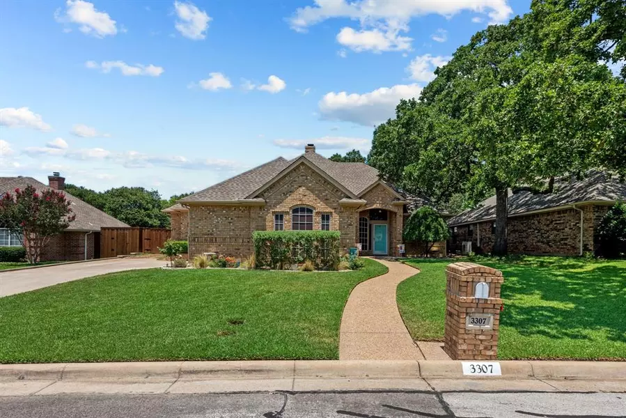 3307 Tiverton Court, Arlington, TX 76001