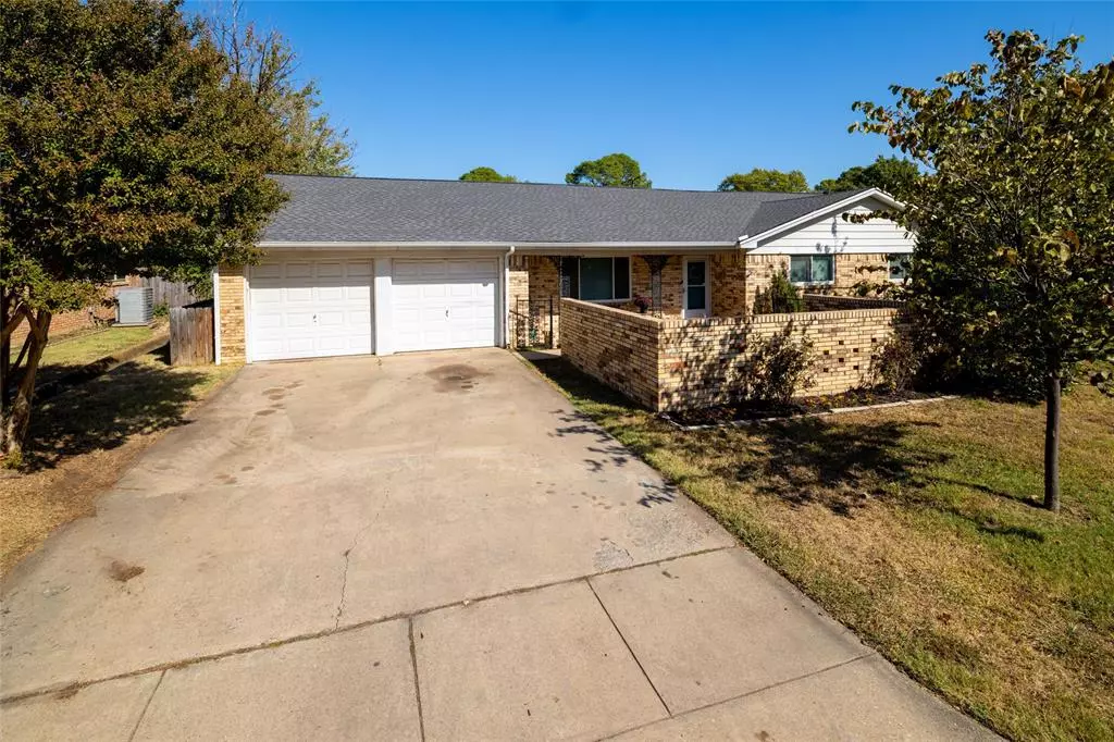 Hurst, TX 76054,444 W Pleasantview Drive