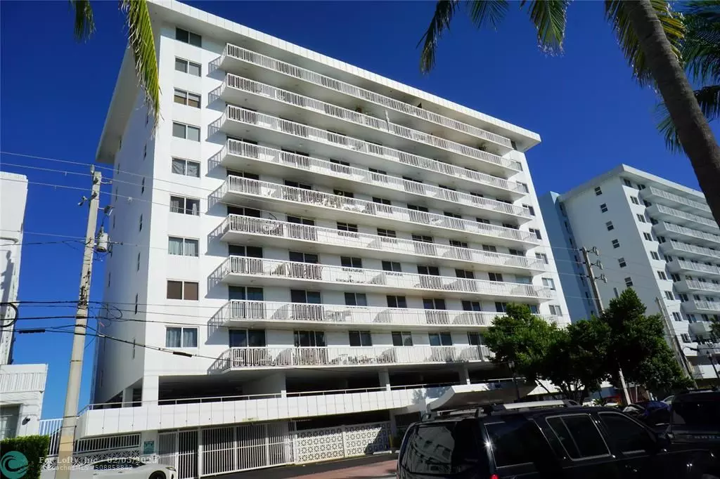 Miami Beach, FL 33139,401 Ocean Dr  #701