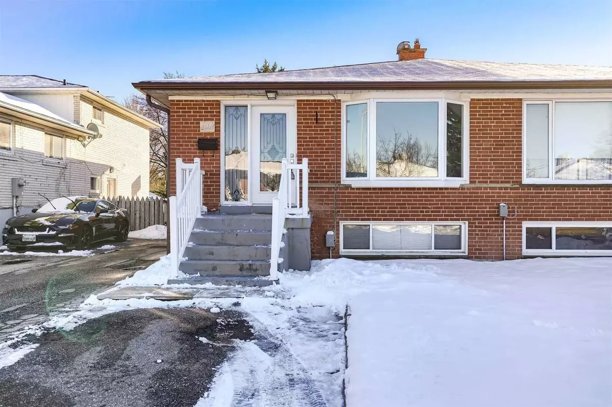 Mississauga, ON L5C 1P3,1166 Shadeland DR #Upper