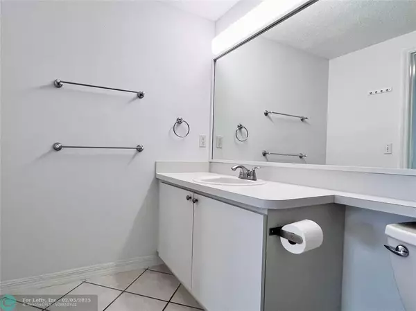 Miami, FL 33145,3500 Coral Way  #1211